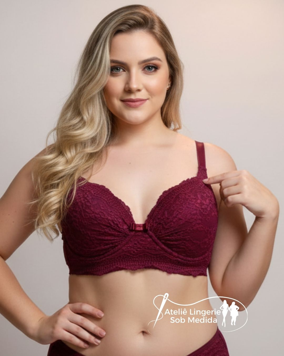 Sutiã reforçado vinho em renda lese com base larga para sustentação, alças firmes e laço de cetim. Tamanhos M ao GG.